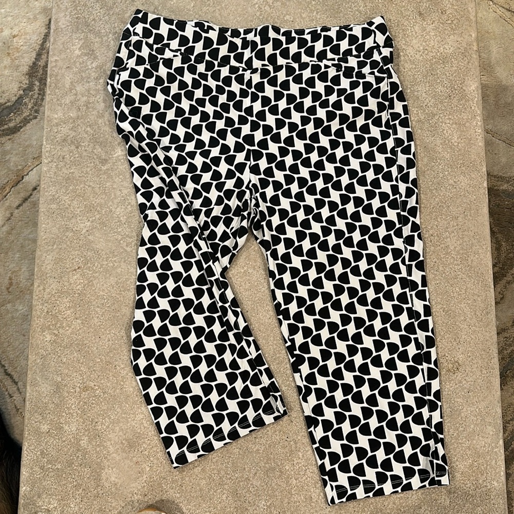 Chico’s Travelers Cropped Pants Size 3